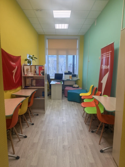 Центр детских инициатив
Оборудование:
Мебель: столы, стулья, стеллаж, пуфики, кафедра для выступления
Техника: компьютер, принтер цветной, ламинатор
Дополнительно: стенды детских объединений